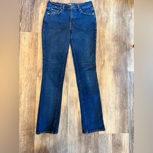 Levi’s 505 straight leg dark denim jean.‎ Sz 6 Long. Like new!
